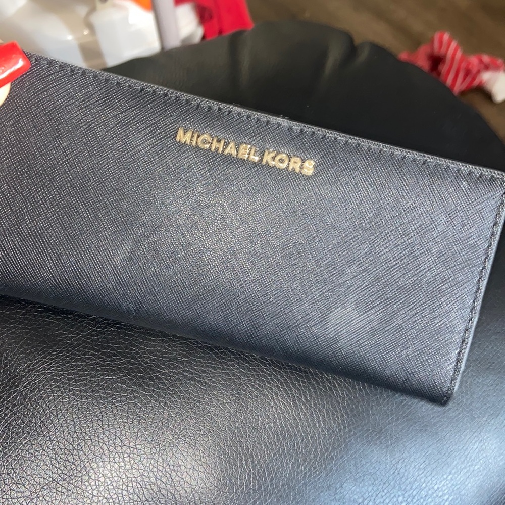 Michael kors wallet